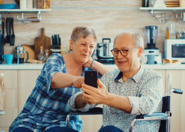 Cresce presença de idosos nas plataformas digitais, aponta relatório